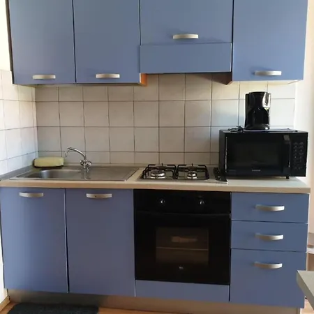 Apartment Berto - 500m To The
